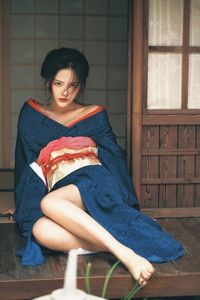 Alluring Japanese Woman in Kimono: Traditional Beauty & Captivating Gaze-4
