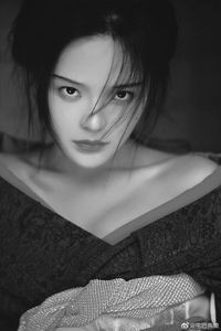 Alluring Japanese Woman in Kimono: Traditional Beauty & Captivating Gaze-12