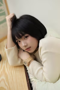 VGU No.160: Discover the Pure Beauty of a Short-Haired Girl in a Captivating Portrait-3