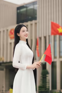 VGU No.117: Graceful Vietnamese Ao Dai at Ho Chi Minh Mausoleum – Hanoi's Proud Charm-3