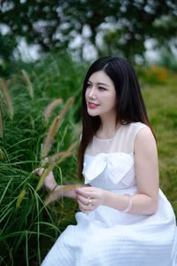 VGU No.159: Radiant Smile & Pristine Beauty Amidst a Vibrant Blooming Garden-2