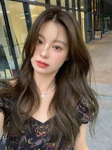 Trendy Cool Brown Hair for Gen Z Girls: Highlighting Captivating Beauty-1