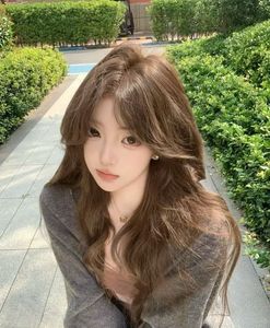 Trendy Cool Brown Hair for Gen Z Girls: Highlighting Captivating Beauty-8