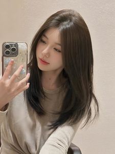 Trendy Cool Brown Hair for Gen Z Girls: Highlighting Captivating Beauty-3