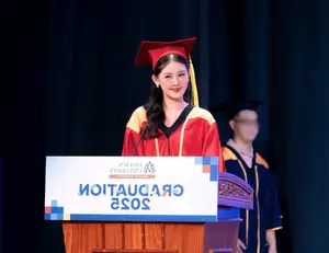 Pham Ngan Anh: Stylish Lecturer Captivates With Special Campus Rules-2