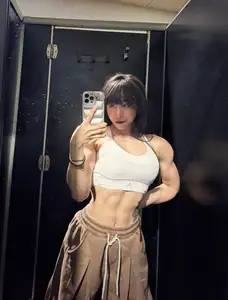 Dak Lak Female Athlete's Remarkable Transformation, Delicate Face vs. Power Body Captivates All-4