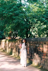 VGU No140 Explore the Graceful Vietnamese Beauty An Elegant Girl Amidst Ancient Architecture Traditional Charm That Captivates-20