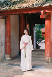 VGU No140 Explore the Graceful Vietnamese Beauty An Elegant Girl Amidst Ancient Architecture Traditional Charm That Captivates-15