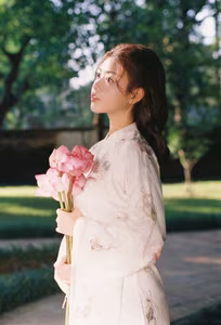 VGU No140 Explore the Graceful Vietnamese Beauty An Elegant Girl Amidst Ancient Architecture Traditional Charm That Captivates-21