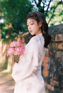 VGU No140 Explore the Graceful Vietnamese Beauty An Elegant Girl Amidst Ancient Architecture Traditional Charm That Captivates-10