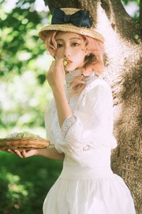 YiTuYu Art Language Vol.8293 Fei Fei: Captivating Vintage Charm in Nature's Embrace-11