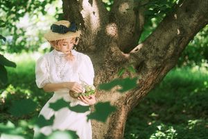 YiTuYu Art Language Vol.8293 Fei Fei: Captivating Vintage Charm in Nature's Embrace-8