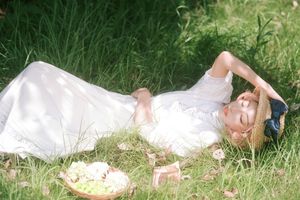 YiTuYu Art Language Vol.8293 Fei Fei: Captivating Vintage Charm in Nature's Embrace-6