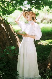 YiTuYu Art Language Vol.8293 Fei Fei: Captivating Vintage Charm in Nature's Embrace-12