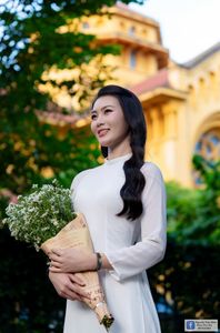 Elegant White Ao Dai: Graceful Vietnamese Girl's Beauty with a Pristine Floral Bouquet-11