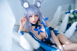 Coser Tomoyo Azur Lane Shinano Dress Cosplay Captivates Elegant Fantasy Anime Waifu-5