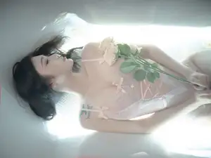 Coser Yi Mi Ba De Da Li Zi: Ethereal Allure in 'Longing Like a Bitter Sea' - A Captivating Scene-8