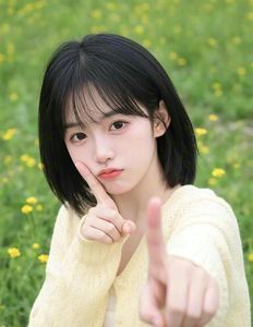 Sweet See-Through Bangs Style: Pretty Girl Shines with Gentle Feminine Charm-1