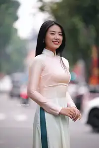 Graceful Vietnamese Lady in Traditional Ao Dai  1000024954-4