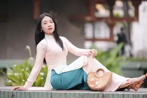 Graceful Vietnamese Lady in Traditional Ao Dai  1000024954-26