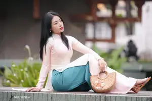 Graceful Vietnamese Lady in Traditional Ao Dai  1000024954-21