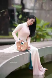 Graceful Vietnamese Lady in Traditional Ao Dai  1000024954-16