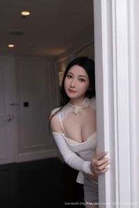 XiuRen No.10261: Yu Zi Jiang Fish Captivates With Elegant Charm and Freshness-3