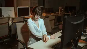 Coser Strawberry Flavor Nana Rabbit: Alluring Office Teacher Posing Captivatingly-10