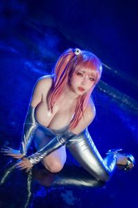 Coser Bao Zou Li Yu Wang: Captivating Pink Hair Silver Metallic Suit Cosplay-12