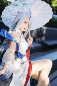 Coser Feng Jiang Jiang V as Shenhe Genshin Impact: Ethereal Beauty in a Captivating Outdoor Shoot-2