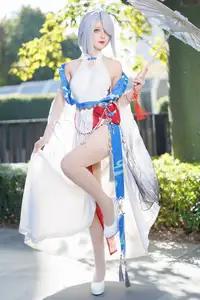 Coser Feng Jiang Jiang V as Shenhe Genshin Impact: Ethereal Beauty in a Captivating Outdoor Shoot-10