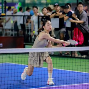 Nhat Le Shines on Pickleball Court, Elevating Beauty with Captivating Athletic Style.-8