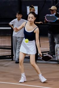 Nhat Le Shines on Pickleball Court, Elevating Beauty with Captivating Athletic Style.-3