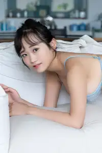 Discover Okumura Riho's Captivating Beauty vol.2: An Alluring Gaze and Natural Grace-2