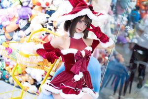 Coser Sanshuizi Dazzles in Charming Christmas Dress-22