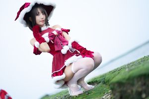 Coser Sanshuizi Dazzles in Charming Christmas Dress-30
