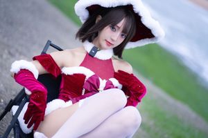 Coser Sanshuizi Dazzles in Charming Christmas Dress-0