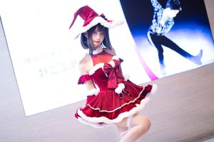 Coser Sanshuizi Dazzles in Charming Christmas Dress-18
