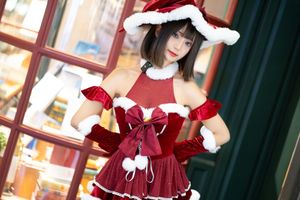 Coser Sanshuizi Dazzles in Charming Christmas Dress-14