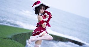 Coser Sanshuizi Dazzles in Charming Christmas Dress-24