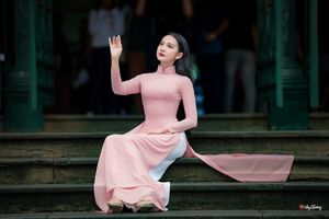Graceful Vietnamese Woman in Pink Ao Dai: A Stunning Portrayal of Traditional Asian Beauty 1000019457-0
