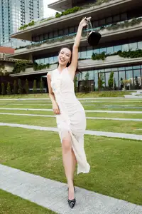 MC Hoang Oanh's Stunning Post-Divorce Beauty Transformation: Peaceful Moments with Her Son-6