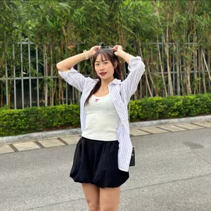 See 'track and field hot girl' Huynh Thi My Tien flaunting her dream bikini body and toned abs on the beach-3