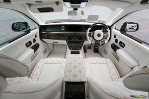 Explore the Unique Rolls-Royce Phantom Mansory Linea Nera dOro A Black Super Luxury Custom Car-4