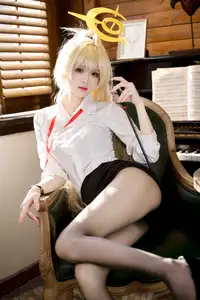 Coser Jiu Qi Miao as the Alluring OL Professor: 53P Collection - Discover Unique Style!-21