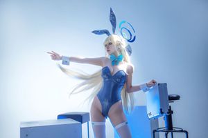 Stunning – Futuristic Bunny Girl Cosplay-17