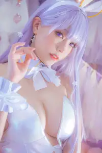 Coser Ely_eee's Captivating Bunny Plymouth Cosplay: Sweet Charm in a Dreamy Setting-16