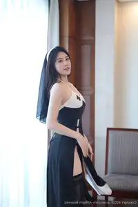 XiuRen No.10690 Bai Wei Wei: Alluring Elegance in a Unique Ensemble-3