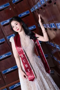 VGU No.46: Captivating Vietnamese Student Radiates Confidence and Grace, Celebrating a Significant Academic Milestone.-3