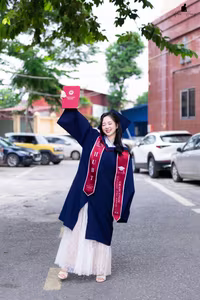 VGU No.46: Captivating Vietnamese Student Radiates Confidence and Grace, Celebrating a Significant Academic Milestone.-9